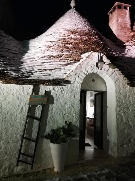 På bildet vises objektet Luxury Trulli Sabotino 48 som ligger i byen Alberobello.