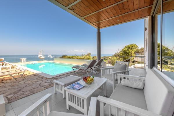 A la foto es mostra l'objecte Villa Serenity - With Private Heated Pool situat a la ciutat de Gerani.