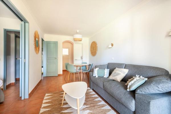 La photo montre l'objet Résidence Hôtel du Golf de Pont Royal - maeva Home - Appartement climatisé ravissant 2 pièces 4 personnes - Prestige - super Home MAE-3104 situé dans la ville de Mallemort.