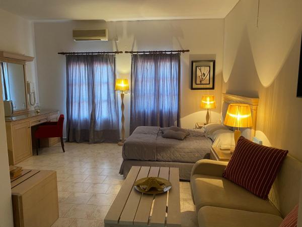 A la foto es mostra l'objecte Arginonta Beach Apartments situat a la ciutat de Aryinónda.