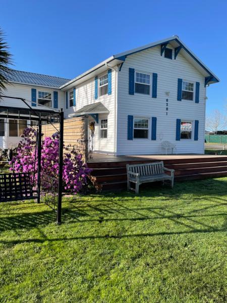 Op de foto is het object Foster Lake Inn te zien, gelegen in de stad Vida.