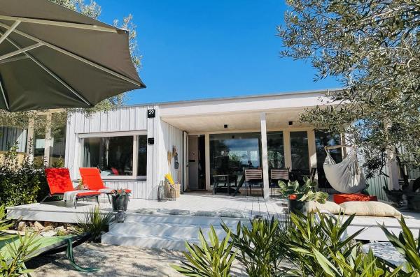 照片显示了位于Drage市的Buqez Eco Resort - Beach Villa No 29 - Seaview物件。