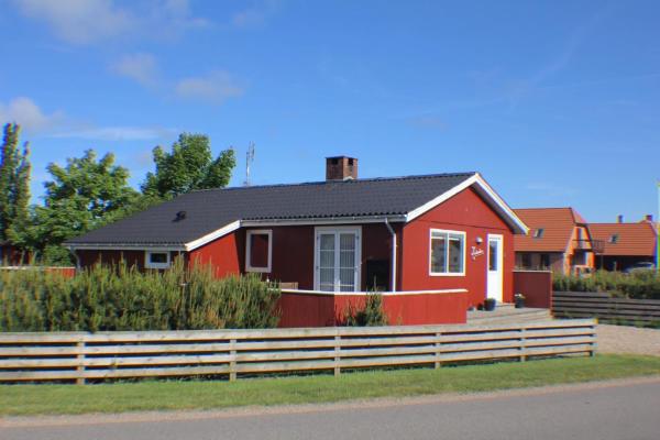 A la foto es mostra l'objecte The Little Red Cabin Near Blåvand! situat a la ciutat de Blåvand.