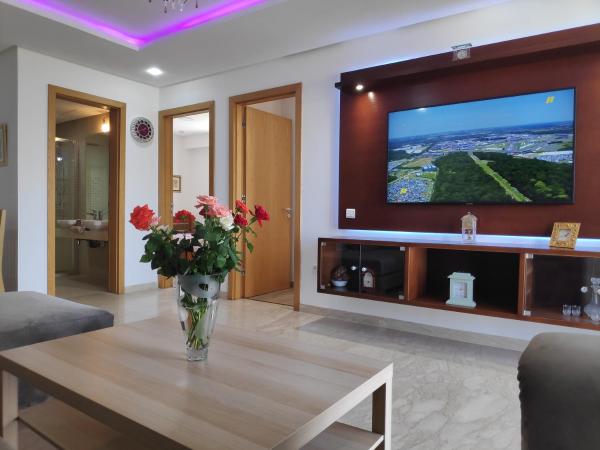 La Marina Luxury Apartment Fully Furnished Free WiFi, High Standard Residence, Amazing Prime Location Close to Restaurants, Transport, Beach and Bouregreg River, Salé
