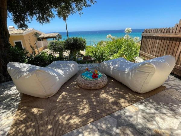 A la foto es mostra l'objecte Just my dream beachfront Home 34 in Glyfada beach Corfu by New Era situat a la ciutat de Glyfada.