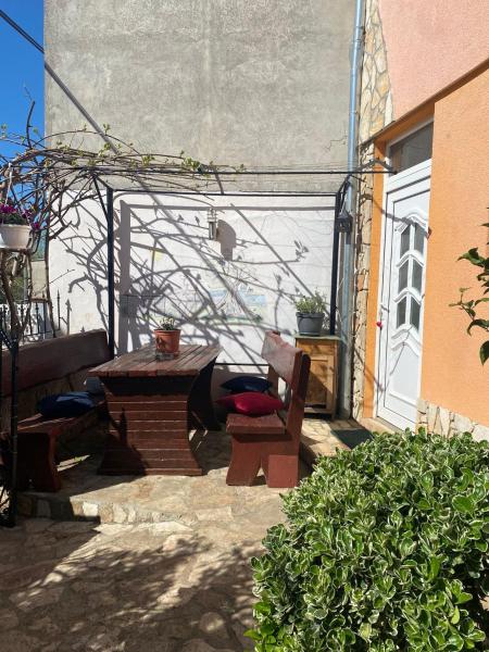 Na foto é possível ver o objeto Studio apartment Elsa localizado na cidade de Galižana.