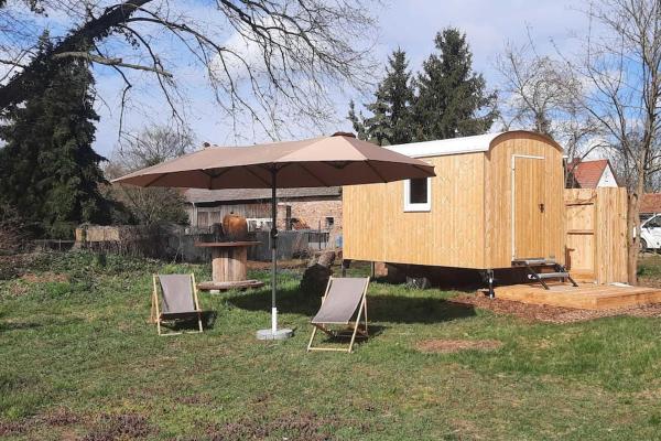 A la foto es mostra l'objecte Zirkuswagen Glamping für 2 mit Veranda Küche Netflix Parken und Hofladen situat a la ciutat de Buchholz.