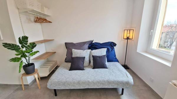 Foto 7: MaxBnb - Studio Cozy - Climatisé - WiFi Fibre - 10 min à pied Gare -4-