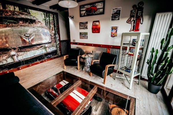 Na foto é possível ver o objeto Jantarvia Car Museum , Pasja i Wypoczynek Noclegi z Klimatem localizado na cidade de Jantar.