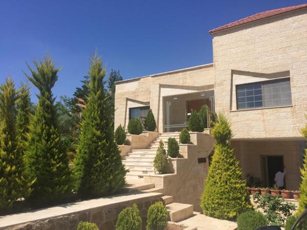 Charming House in Amman + Balcony, Amman