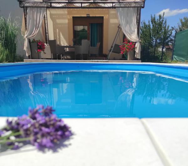 Op de foto is het object Riverside Plaza te zien, gelegen in de stad Ribić.