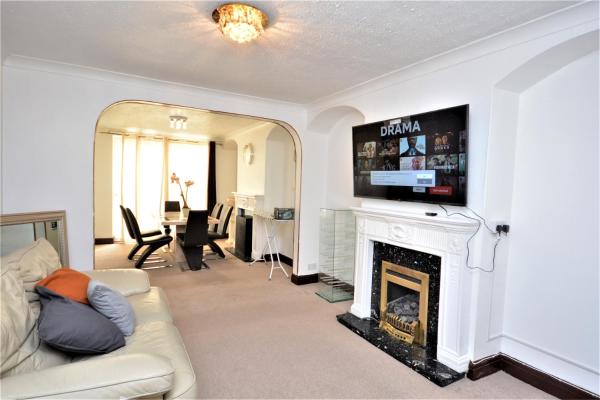 A la foto es mostra l'objecte London Deluxe 3 Bedroom House with parking space situat a la ciutat de Dagenham.