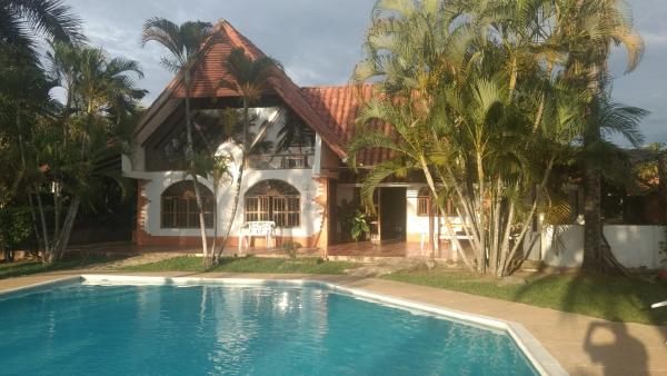 The photo shows the Casa Campo Majo located in the city of Chinauta.