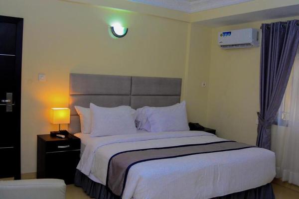 The photo shows the TD RESIDENCE INN located in the city of Ijebu Ode.