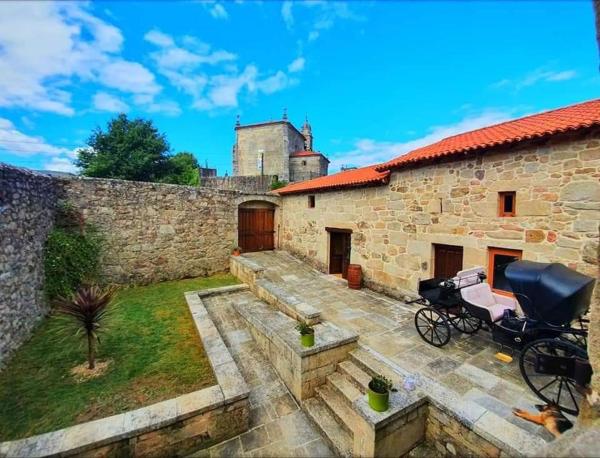 A la foto es mostra l'objecte CASERIO RECTORAL DESTERIZ situat a la ciutat de Refojos.