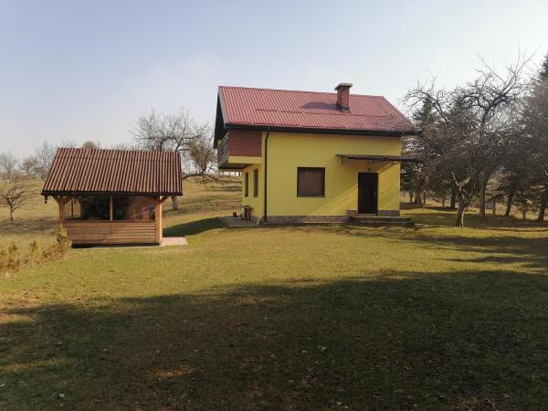 A la foto es mostra l'objecte Zuta Kuca Sunca situat a la ciutat de Visoko.