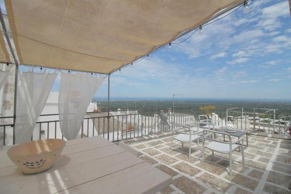 A la foto es mostra l'objecte La Poma situat a la ciutat de Ostuni.