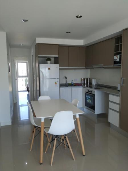 Moderno DOS ambientes con espacioso balcón y vistas Zona La Perla, Mar del Plata