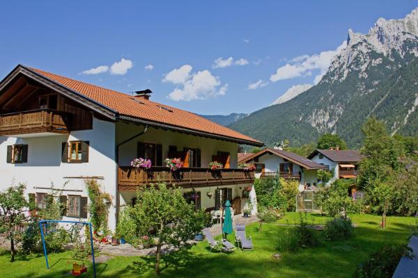 A la foto es mostra l'objecte Gästehaus Kurparkfrieden situat a la ciutat de Mittenwald.