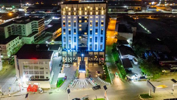 Krystal Palace Douala, Douala