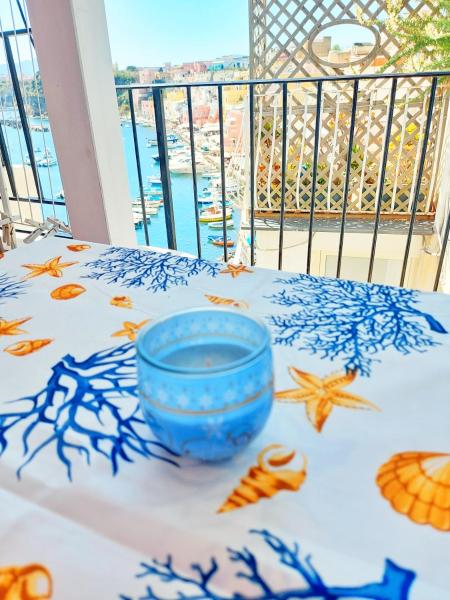 Στη φωτογραφία φαίνεται το αντικείμενο Monolocale Azzurro Procida που βρίσκεται στην πόλη Προτσίντα.