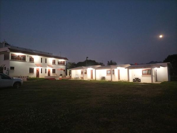 Na zdjęciu widoczny jest obiekt VILLAZOL CABAÑAS położony w mieście Zacatlán.