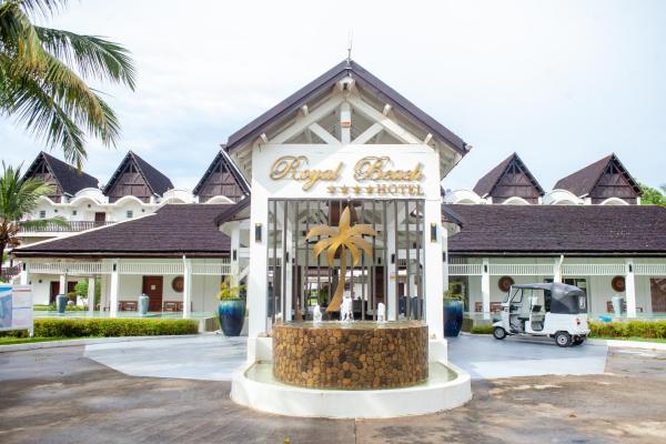 På bilden syns objektet Royal Beach Hôtel som ligger i staden Ambatoloaka.