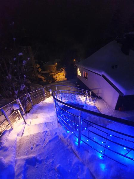 Na fotografii je vidět objekt U Tadka dom z jacuzzi na zielonej nacházející se ve městě Visla.