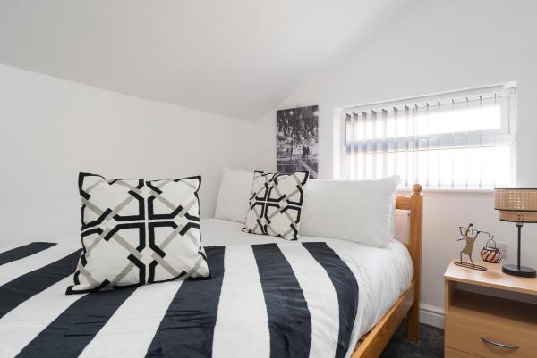 A la foto es mostra l'objecte 3 Bedroom Adom Home 4 Beds- 5 Mins to Hull Stadium- Close City Centre situat a la ciutat de Hull.