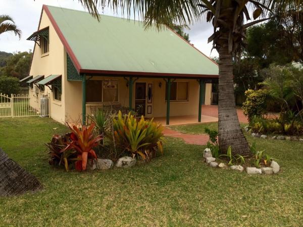 A la foto es mostra l'objecte Sand Piper Cottage Rainbow Beach situat a la ciutat de Rainbow Beach.