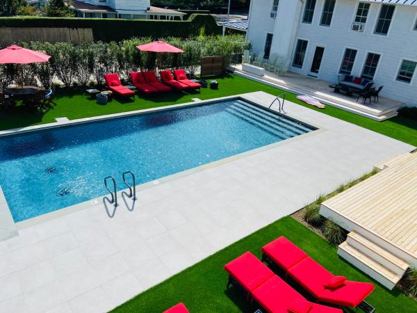 Seven Resort Style Inn Near Beach - Hamptons, NY