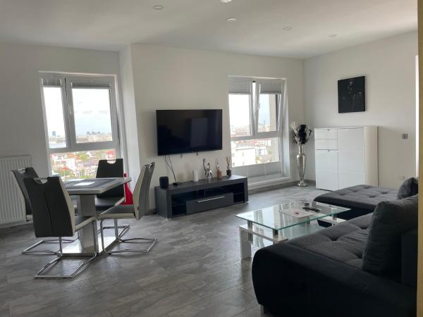 Na zdjęciu widoczny jest obiekt Lakeview 2 Room Penthouse Rooftop Terrace W15 położony w mieście Bukareszt.