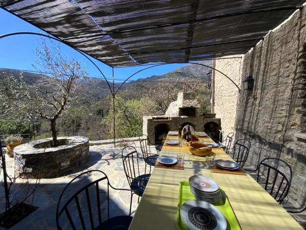 På bildet vises objektet Superbe maison dans village au coeur de la Corse A casa Suttana som ligger i byen Scata.