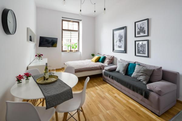 Discover Krakow Apartments - 5 Borowickiej St - Studio next to Opera and Unity Centre, Krakau