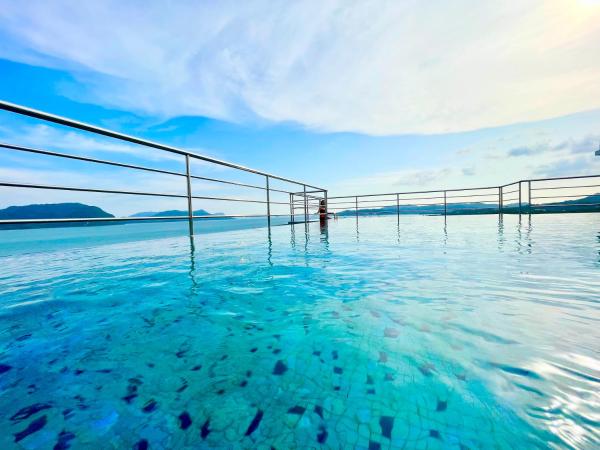 A la foto es mostra l'objecte The Cube Langkawi situat a la ciutat de Kuah.