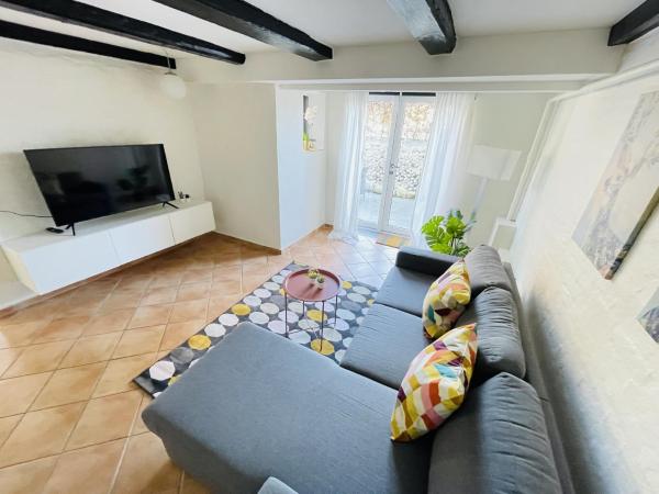 Kuva 3: aday - Central Charming Apartment with Terrace