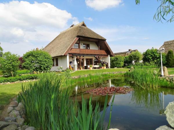 A la foto es mostra l'objecte Land FeWo am Teich- Reet gedeckt - Ostseenah - bei Binz situat a la ciutat de Zirkow.