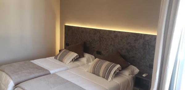 A la foto es mostra l'objecte Hotel Balfagón situat a la ciutat de Foz-Calanda.
