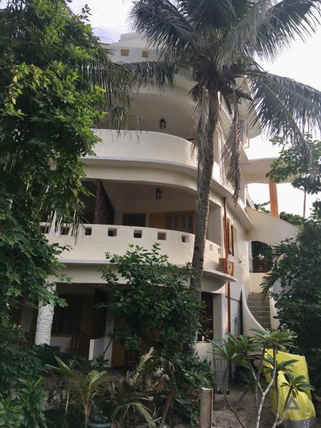 Na fotografii je vidět objekt Wind Rider's Inn nacházející se ve městě Boracay.