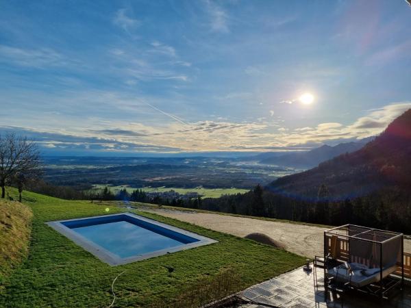 Na zdjęciu widoczny jest obiekt Berghotel & Chalets Adersberg Chiemgau Card kostenfrei położony w mieście Grassau.