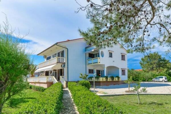 A la foto es mostra l'objecte Apartment on Vir Island near Sandy Beaches situat a la ciutat de Vir.