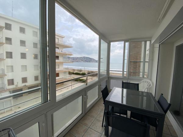 A la foto es mostra l'objecte Residencia de la Platja situat a la ciutat de Roses.