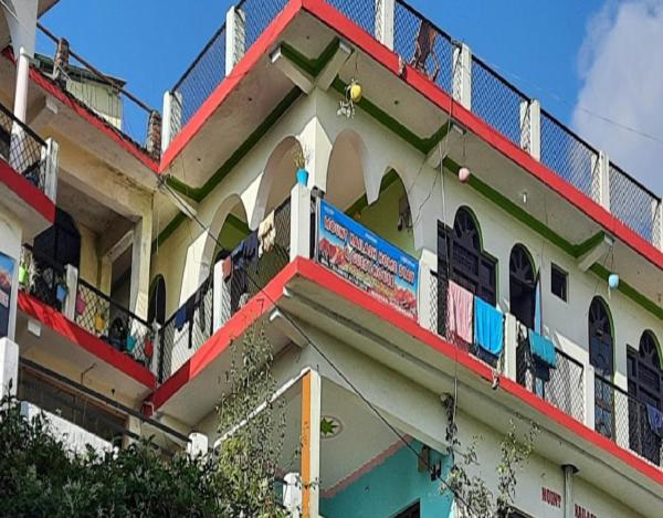 A la foto es mostra l'objecte StayApart Mount Kailash Guest House situat a la ciutat de Mugāra.