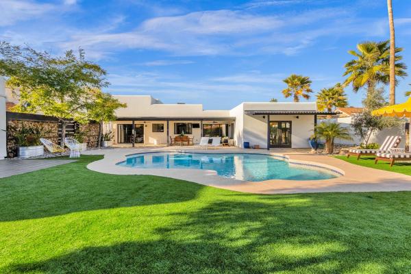 A la foto es mostra l'objecte Wanderlust Oasis situat a la ciutat de Phoenix.