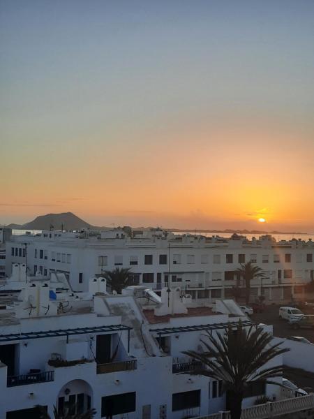 Bilde 1: Sun & Surf Loft, near main street and beach, Wifi fiber, winter garden with sea view