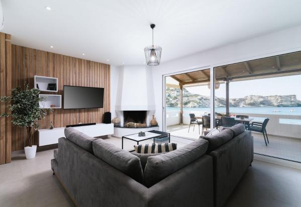 Beach Front Apartment With Swimming Pool - Creta