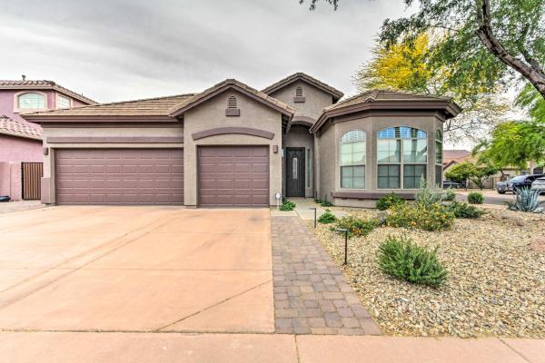 A la foto es mostra l'objecte Private Pool and Hot Tub Family Home in Phoenix! situat a la ciutat de Anthem.