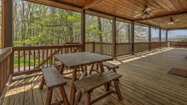 Fotografia 4: Tranquility- Pet Friendly | Mountain View | Hot Tub | Pool Table | Shuffleboard | Ping Pong