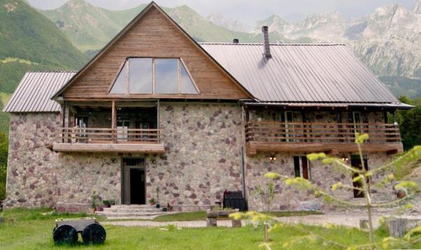 A la foto es mostra l'objecte Hotel Kelmendi situat a la ciutat de Selcë.