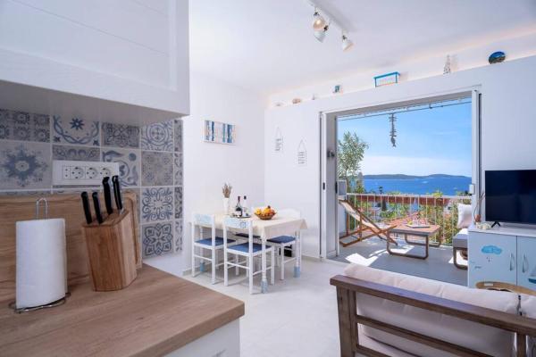A la foto es mostra l'objecte AWAKEN Gorgeous Sea View Apartment situat a la ciutat de Hvar.